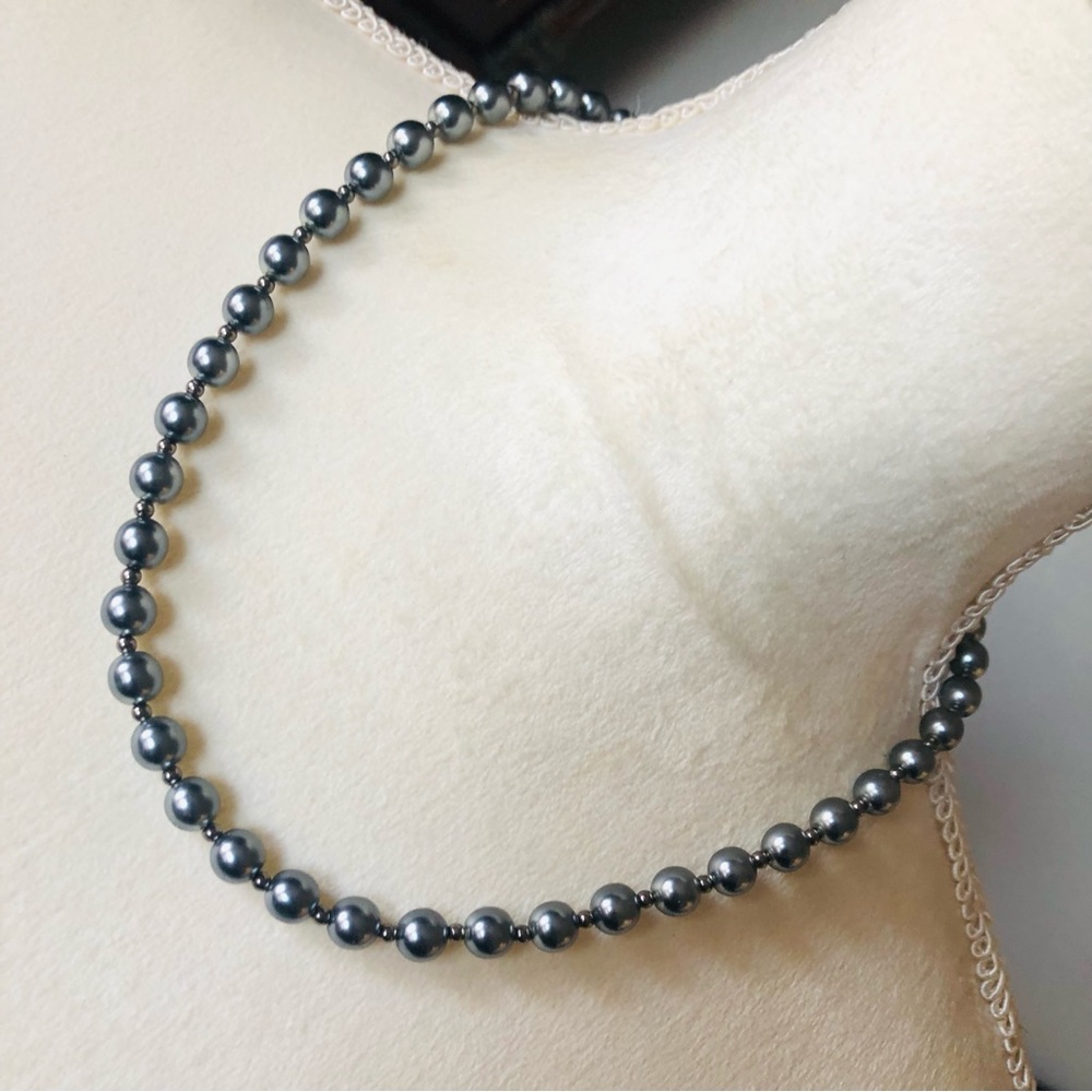 Vintage gray pearl bead necklace